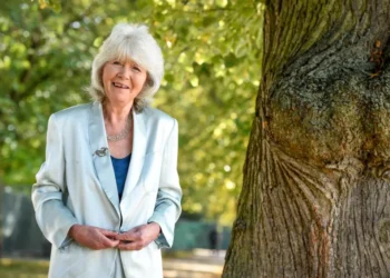 Πέθανε η διάσημη συγγραφέας Τζίλι Κούπερ σε ηλικία 88 ετών