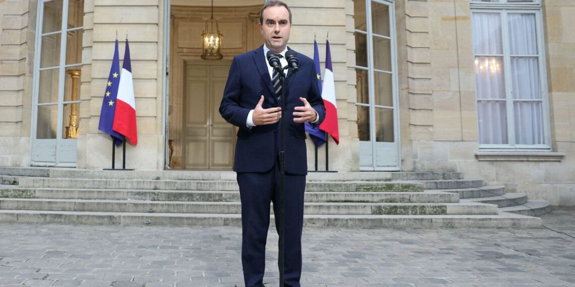 Πέφτει η κυβέρνηση στη Γαλλία: Παραιτήθηκε ο πρωθυπουργός Σεμπαστιάν Λεκορνί (video)