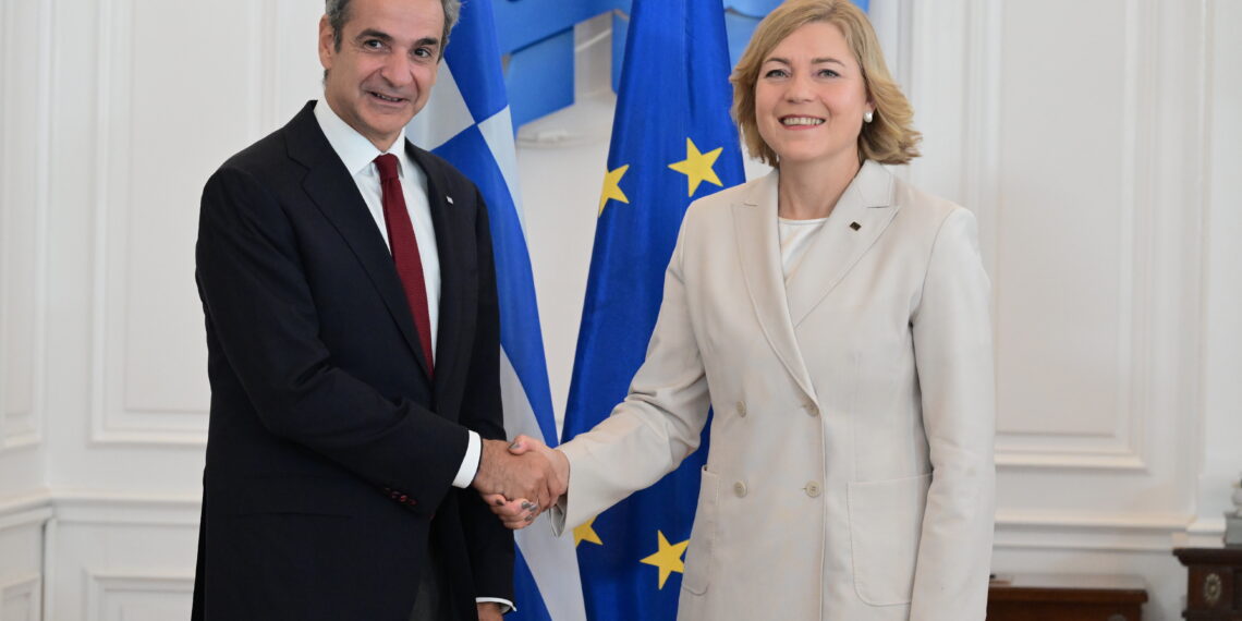 Στο προσκήνιο της συνάντησης Κ. Μητσοτάκη με την αντιπρόεδρο της Κομισιόν η προστασία των ανηλίκων