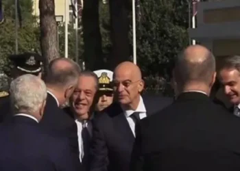 Τετ α τετ Μητσοτάκη – Δένδια πριν την παρέλαση της Θεσσαλονίκης (video)