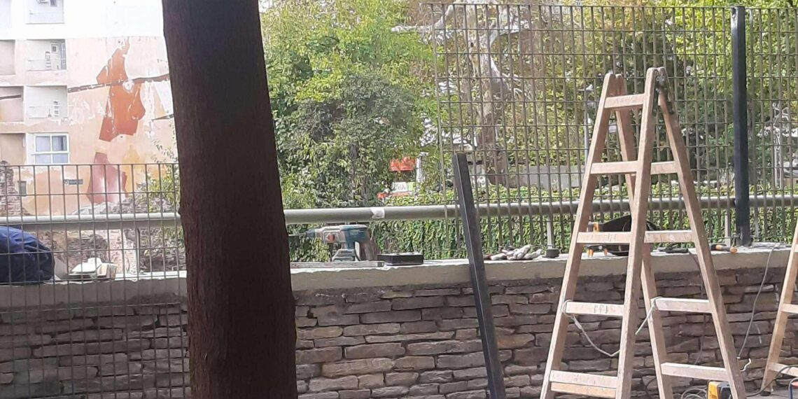 Ποιος τοποθέτησε τα κάγκελα στα ανάκτορα του Γαλερίου;