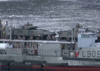 Επίσκεψη κοινού σε πολεμικά πλοία στη Θεσσαλονίκη για τον εορτασμό της επετείου της 28ης Οκτωβρίου