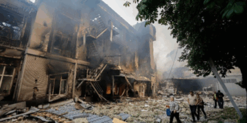 Το Κίεβο καταγγέλλει ρωσικό βομβαρδισμό παιδιατρικού νοσοκομείου στη Χερσώνα