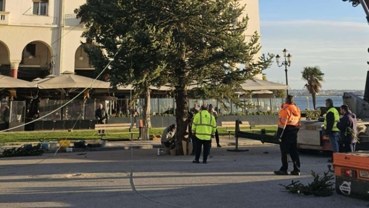 Ξεκινούν οι προετοιμασίες για τη Χριστουγεννιάτικη Αγορά στην Αριστοτέλους