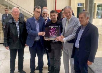 Τιμήθηκε ο δικαστικός αστυνομικός που έσωσε 15χρονο από φλεγόμενο διαμέρισμα