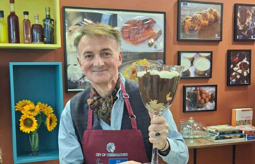 Το γιγάντιο προφιτερόλ του Γάκη (Photo)