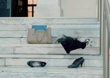 Βίντεο «γροθιά» στο στομάχι