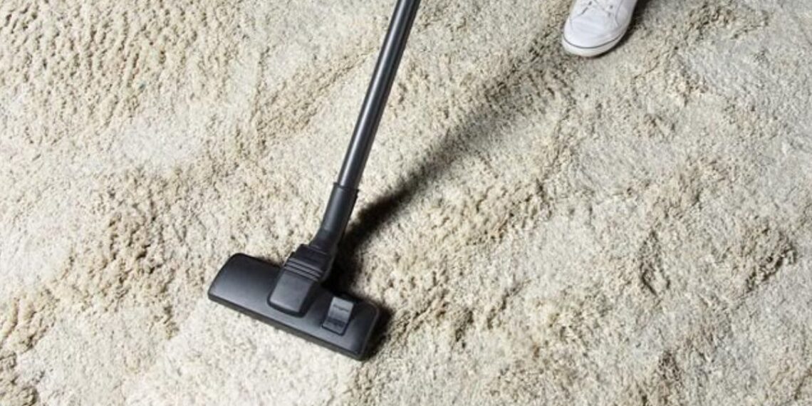 Το κόλπo με τη σκούπα για να μοσχοβολούν τα χαλιά όλο τον χειμώνα