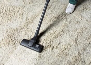 Το κόλπo με τη σκούπα για να μοσχοβολούν τα χαλιά όλο τον χειμώνα