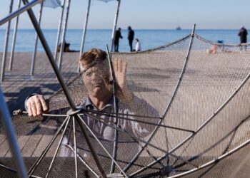 Επιστρέφουν οι 18 «Ομπρέλες» στη Νέα Παραλία μετά τις εργασίες επισκευές