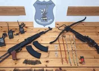 Πατέρας και γιος συνελήφθησαν με καλάσνικοφ και βαλλίστρα