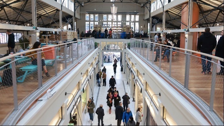 Πότε ξεκινάει το εορταστικό ωράριο των εμπορικών καταστημάτων