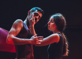 «Πετριχώρα»: Η ιστορία του γιοφυριού της Άρτας για 2ο χρόνο στο θέατρο Αυλαία