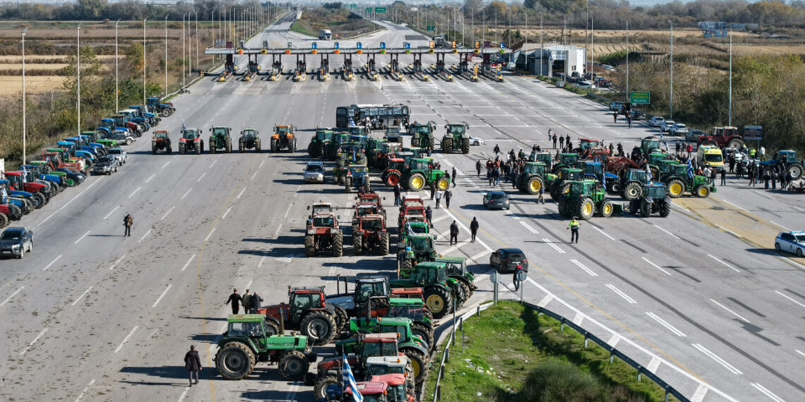 Αγρότες έκλεισαν το τελωνείο των Κήπων!
