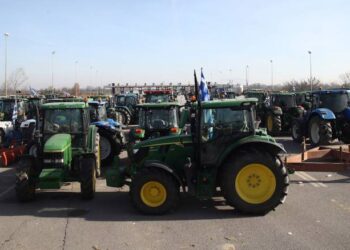 Κυκλοφοριακό «μπλόκο» στην Εθνική: Σήραγγα Τεμπών και Μάλγαρα στο επίκεντρο των αγροτικών κινητοποιήσεων (video)