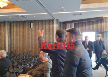 Εικόνες χάους στη συνέλευση της ΠΕΔΚΜ, παρουσία Λιβάνιου: Κτηνοτρόφοι έκαναν παρέμβαση – «Έχετε ευθύνες για αυτό που πάθαμε» (ΦΩΤΟ+Video)