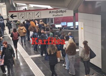 Εισιτηριοδιαφυγή τέλος στο μετρό Θεσσαλονίκης – Τεράστια ουρά για κάρτες απεριόριστης μετακίνησης μετά το εισιτήριο μιας διαδρομής (ΦΩΤΟ+Video)