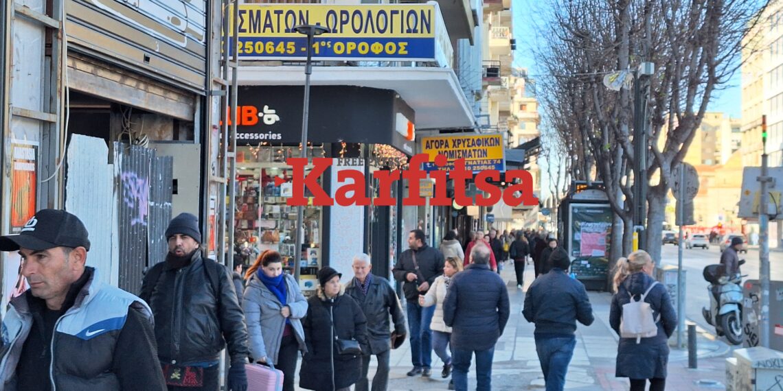 Απτόητοι από τους δυνατούς ανέμους Θεσσαλονικείς και επισκέπτες – «Βούλιαξε» το κέντρο για βόλτες και ψώνια (ΦΩΤΟ+Video)