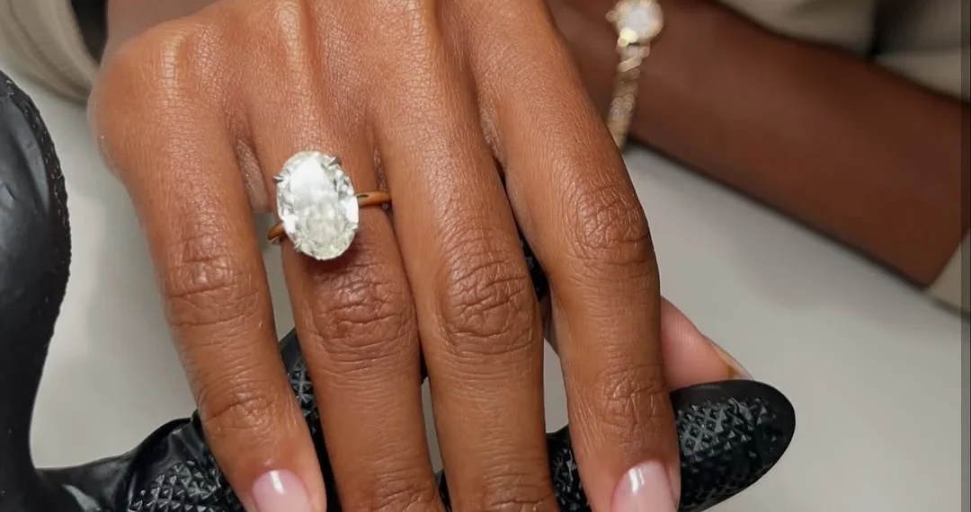 Το μανικιούρ των Χριστουγέννων έχει όνομα και λέγεται crystal nails! (photo)