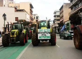 Στο λιμάνι του Βόλου αγρότες! Δεν κάνουν βήμα πίσω! (video)