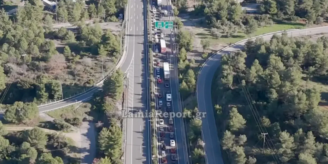 Ταλαιπωρία και ουρές χιλιομέτρων λόγω μπλόκων (Video)