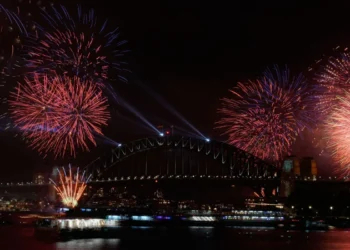 Ο πλανήτης υποδέχεται το 2026: Εντυπωσιακό σόου πυροτεχνημάτων (Video&Photos)