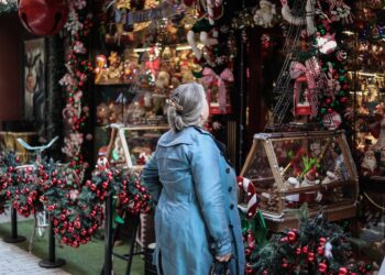 Πώς θα λειτουργήσουν τα καταστήματα το τελευταίο Σαββατοκύριακο της χρονιάς