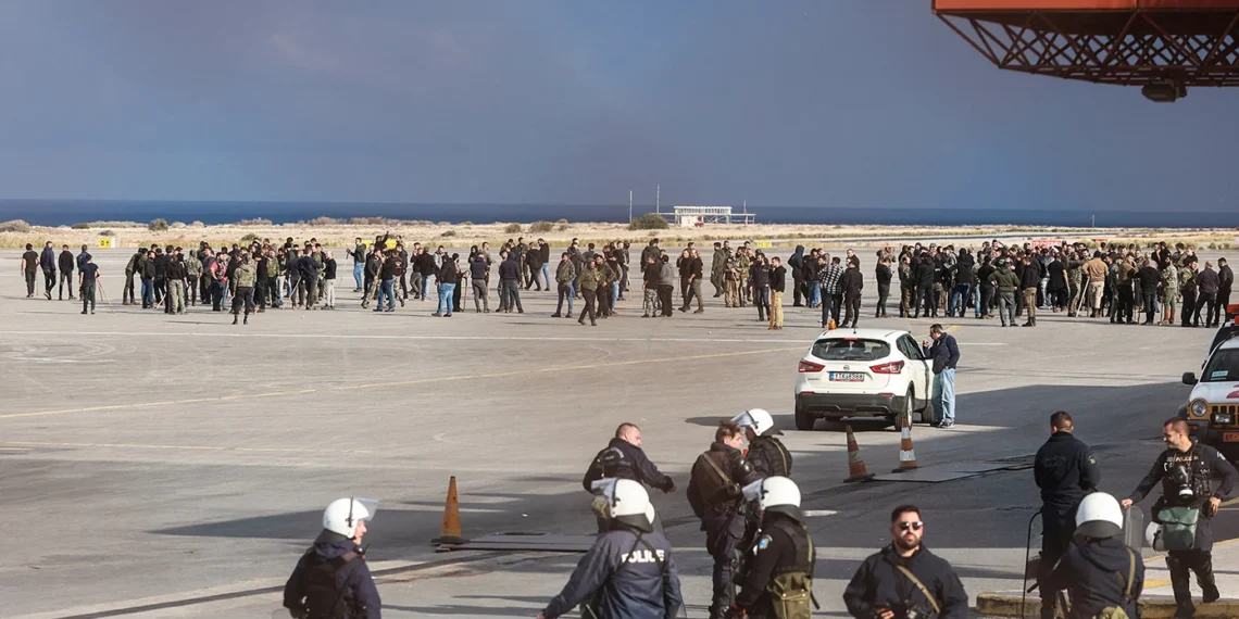 Εισέβαλαν στην πίστα του αεροδρομίου οι αγρότες στο Ηράκλειο (video)