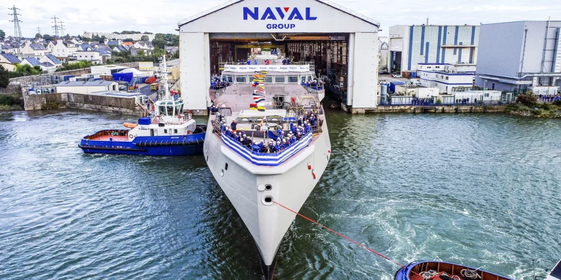 Live η τελετή ονοματοδοσίας και ύψωσης της ελληνικής σημαίας στη φρεγάτα Belharra «Κίμων»