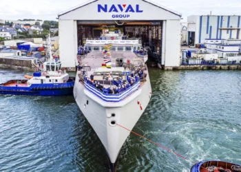 Live η τελετή ονοματοδοσίας και ύψωσης της ελληνικής σημαίας στη φρεγάτα Belharra «Κίμων»