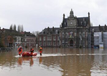 Σφοδρές πλημμύρες στη Νότια Γαλλία από την αδιάκοπη βροχόπτωση