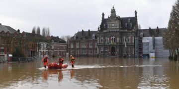 Σφοδρές πλημμύρες στη Νότια Γαλλία από την αδιάκοπη βροχόπτωση