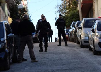 Μαχαίρωσε τη σύζυγό του και έδωσε τέλος στη ζωή του – Άφησε ιδιόχειρο σημείωμα