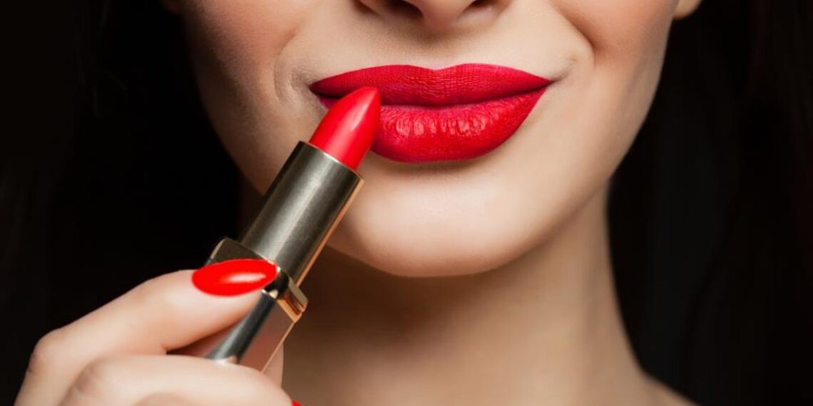 Κόκκινο κραγιόν και Χριστούγεννα: Ο mini οδηγός που χρειάζεσαι φέτος