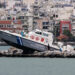 Σκάφος του Λιμενικού προσέκρουσε σε βράχια στο λιμάνι του Βόλου