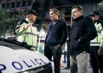 Επίσκεψη K. Μητσοτάκη σε μπλόκο για αλκοτέστ στην Αττική