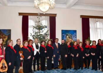 Πρωτοχρονιάτικα κάλαντα στον υφυπουργό Μακεδονίας-Θράκης