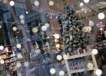 Γιορτινή η κίνηση με τους καταναλωτές να ψωνίζουν με μέτρο και ανάλογα με το πορτοφόλι τους