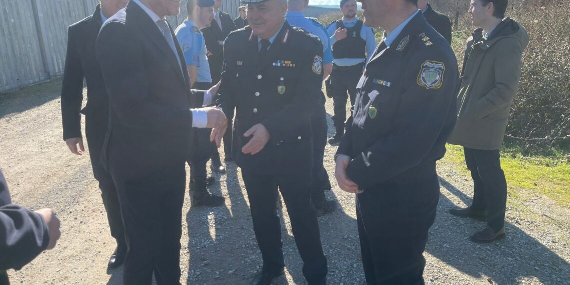 Έβρος: O υπ. Ασύλου και Μετανάστευσης και υπ. Εξωτερικών της Ολλανδίας επισκέφθηκε τον φράχτη