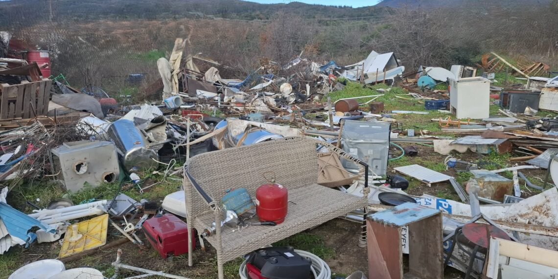 Χειροπέδες σε 57χρονο για παράνομη εναπόθεση ογκωδών απορριμμάτων (photo)