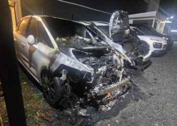 Θεσσαλονίκη: Φωτιά σε μάντρα με αυτοκίνητα – Φθορές σε δύο ΙΧ