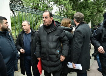 Στο Μέγαρο Μαξίμου οι αγρότες για να συναντηθούν με τον πρωθυπουργό (video)