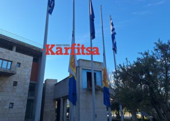 Τραγωδία στη Ρουμανία: Μεσίστιες οι σημαίες στο δημαρχείο Θεσσαλονίκης για τους επτά νεκρούς οπαδούς του ΠΑΟΚ (ΦΩΤΟ+Video)