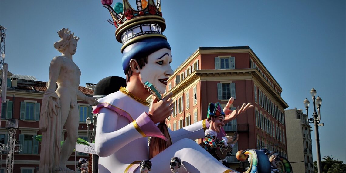 Θεσσαλονίκη: Από τα χριστουγεννιάτικα δέντρα στα πάρτι μασκέ – Ξεκίνησαν οι κρατήσεις για τα ταξιδιωτικά πακέτα της Αποκριάς