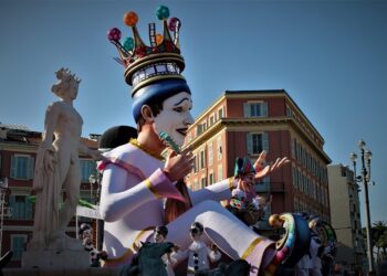 Θεσσαλονίκη: Από τα χριστουγεννιάτικα δέντρα στα πάρτι μασκέ – Ξεκίνησαν οι κρατήσεις για τα ταξιδιωτικά πακέτα της Αποκριάς