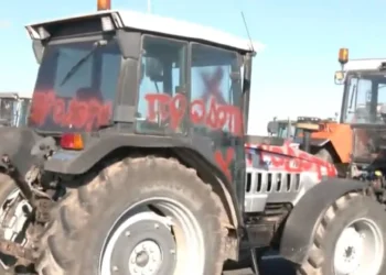 Μπλόκο Νίκαιας: Βανδάλισαν τα τρακτέρ των δύο αγροτών που πήγαν στη συνάντηση με τον Κ. Μητσοτάκη (photo)