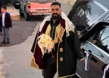 Έκανε την διαφορά! Άνδρας πήγε να παντρευτεί με νεκροφόρα (video)