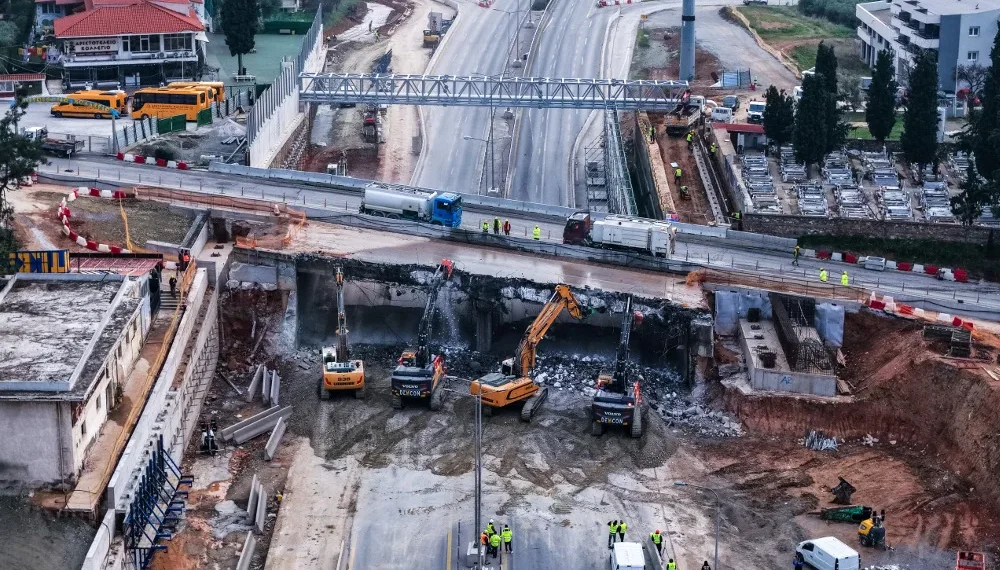 Θεσσαλονίκη: Ξεκίνησε η κατεδάφιση της γέφυρας Πανοράματος