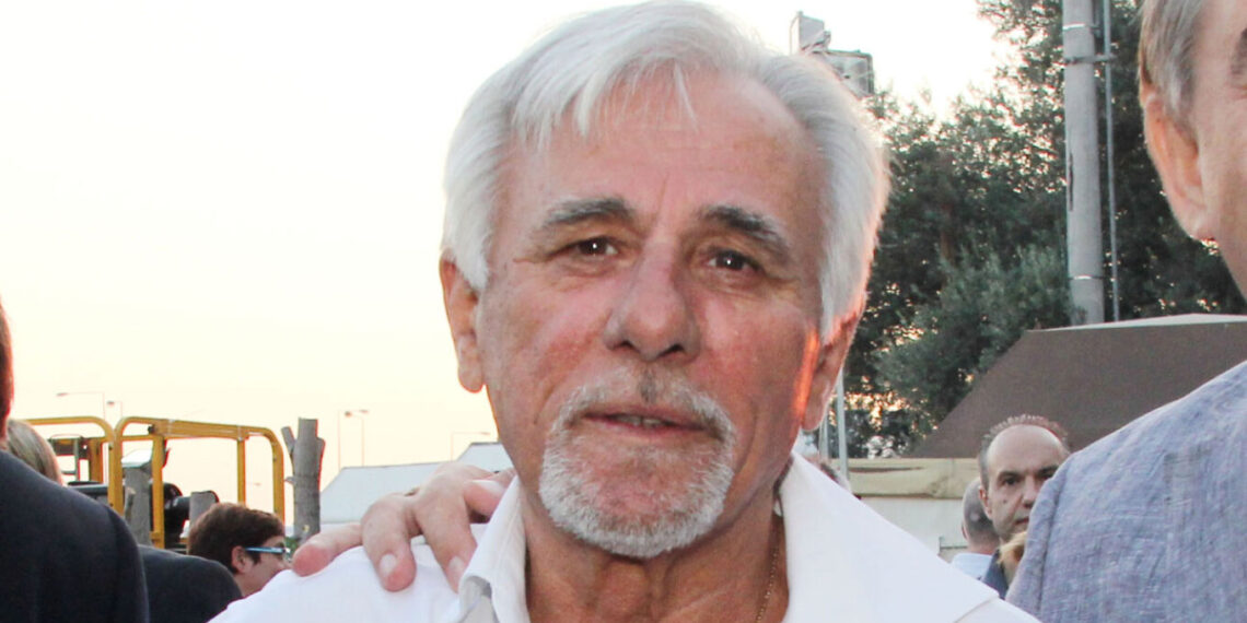 Πέθανε ο δημοσιογράφος Σπύρος Καρατζαφέρης