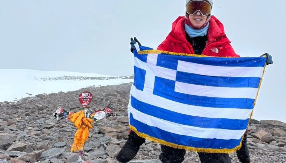 Ακονκάγκουα: Η Κική Τσακαλδήμη υψώνει την Ελλάδα και ευχαριστεί τον Γρηγόρη Δημητριάδη (Video&Photos)